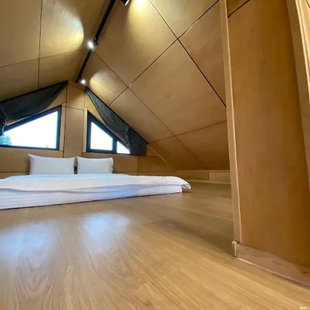 Mayak модульні будиночки в яблуниці Chalet Yablunytsya